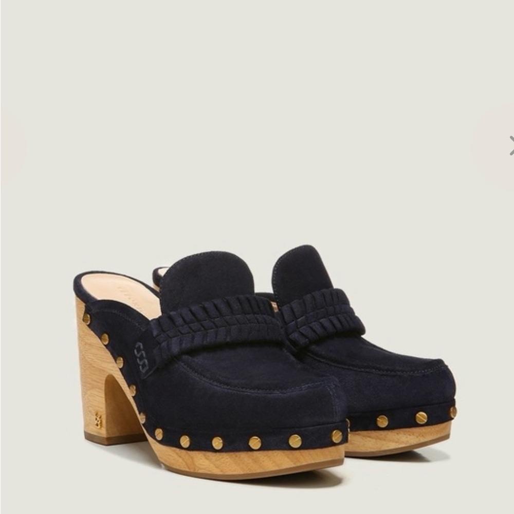 Veronica Beard black Delia clogs size 8